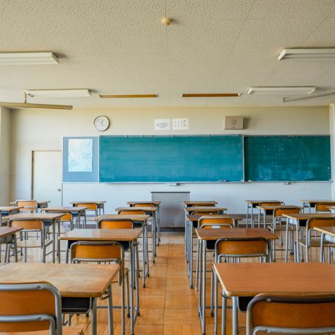 教室で授業の準備をしている様子